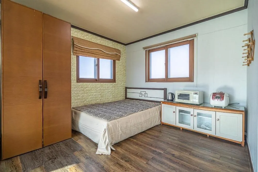 Ganghwado Pension Riverside Incheon Guest house