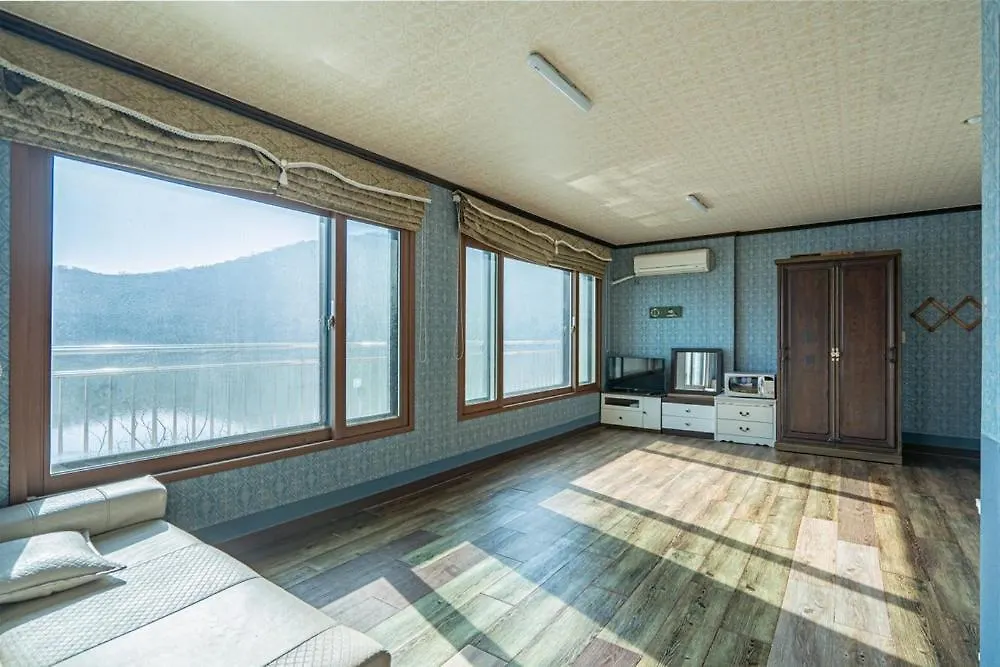 Ganghwado Pension Riverside Incheon 3*,