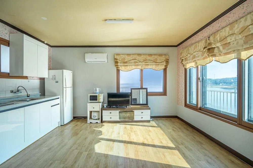 *** Wisma tamu Ganghwado Pension Riverside Incheon Korsel