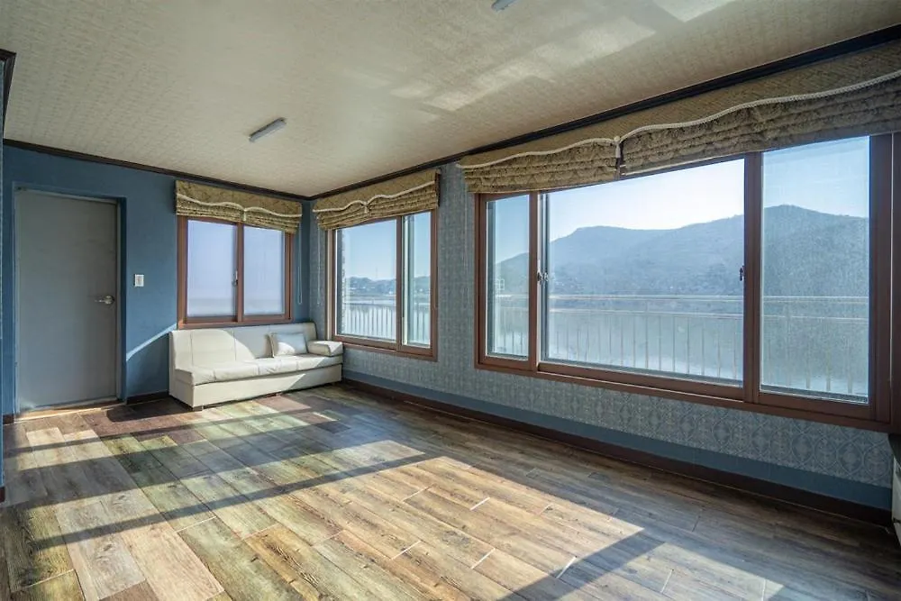 Ganghwado Pension Riverside Incheon 3*,
